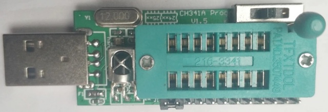 電圧切り替え機能付きの CH341Aの ROM Writerの外観