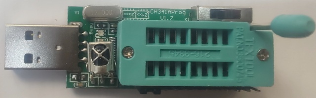 スイッチ切り替えで +5V、+3.3V、+2.5V、+1.8Vの 4種類の電圧に対応