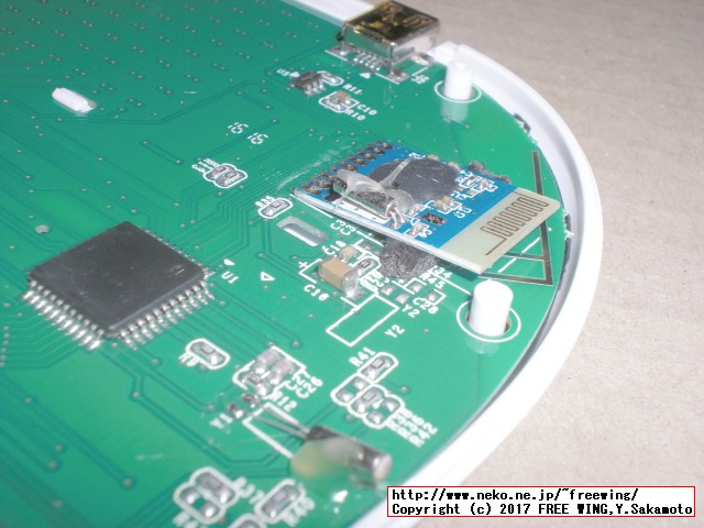 Raspberry Piの初期設定等に便利な認証不要のワイヤレス方式のタッチパッド付きキーボードの内部基板、分解写真