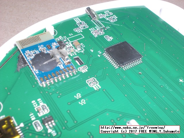 Raspberry Piの初期設定等に便利な認証不要のワイヤレス方式のタッチパッド付きキーボードの内部基板、分解写真