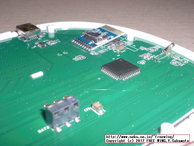 Raspberry Piの初期設定等に便利な認証不要のワイヤレス方式のタッチパッド付きキーボードの内部基板、分解写真