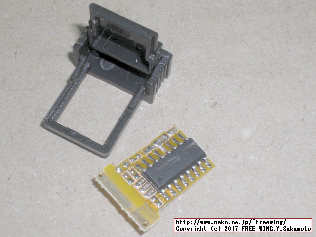 ワイヤレス方式のタッチパッド付きキーボードの USBドングル