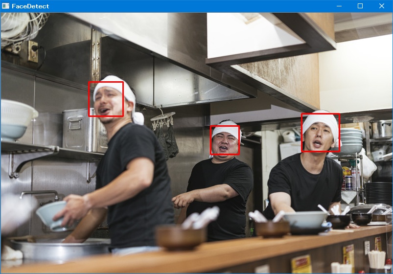 実写の場合の顔検出 haarcascade_frontalface_default.xmlを使用